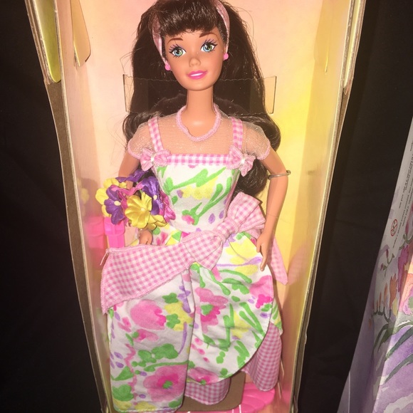 1996 Spring Petals Barbie - Picture 2 of 3